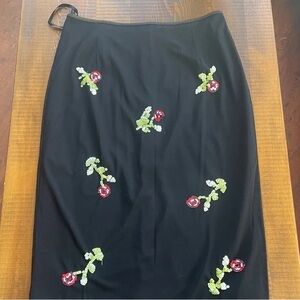 Chic Black Pencil Skirt with Floral Embroidery
